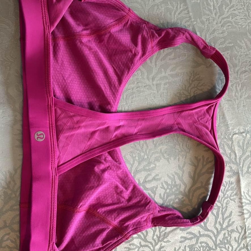Lululemon sports bra- excellent condition size 10